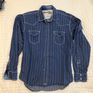 Wrangler button down shirt men’s size L